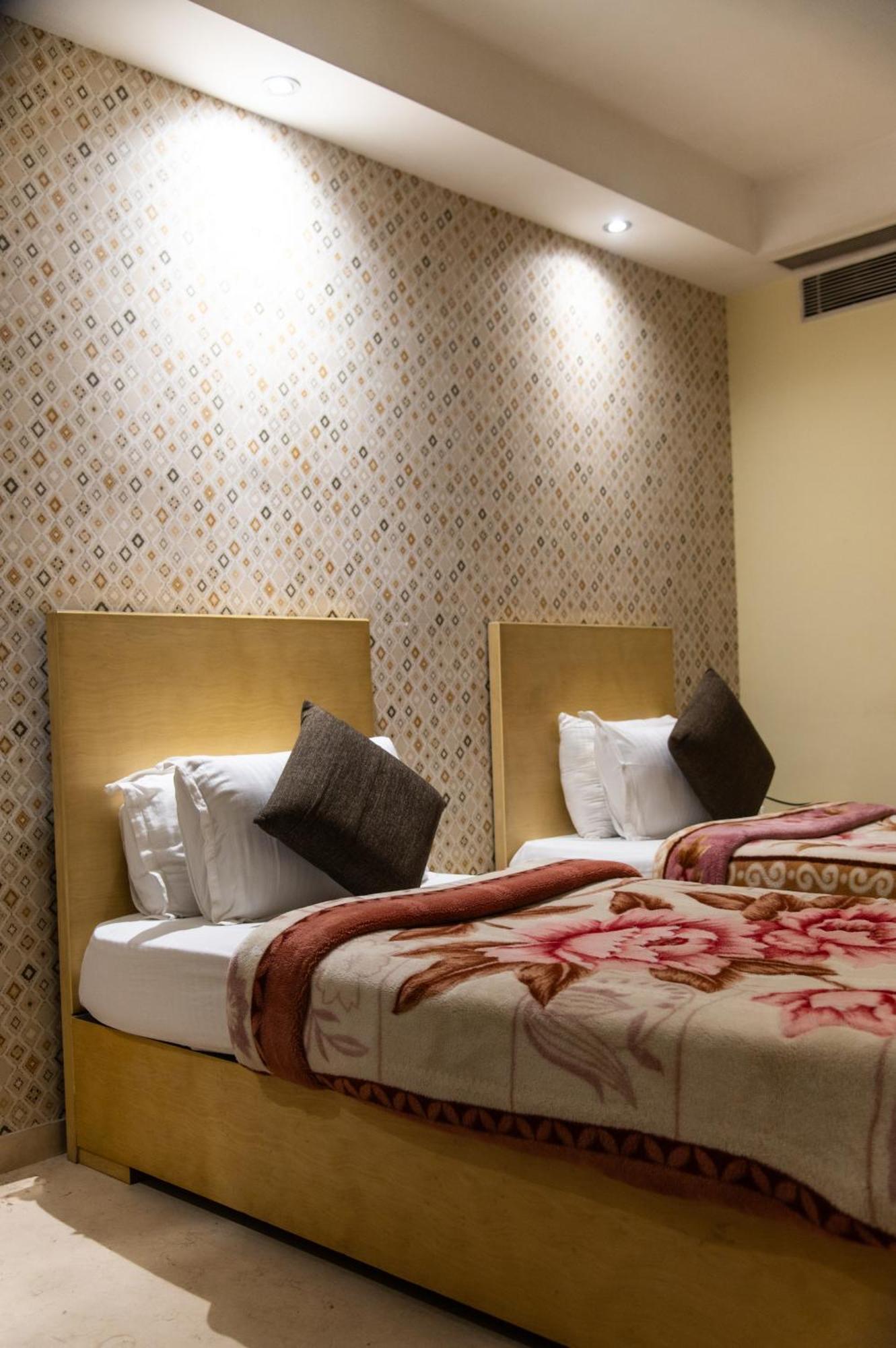 Mayur Hotel Neu-Delhi Exterior foto