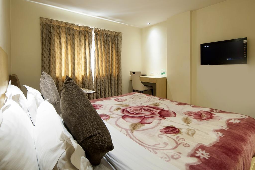 Mayur Hotel Neu-Delhi Exterior foto