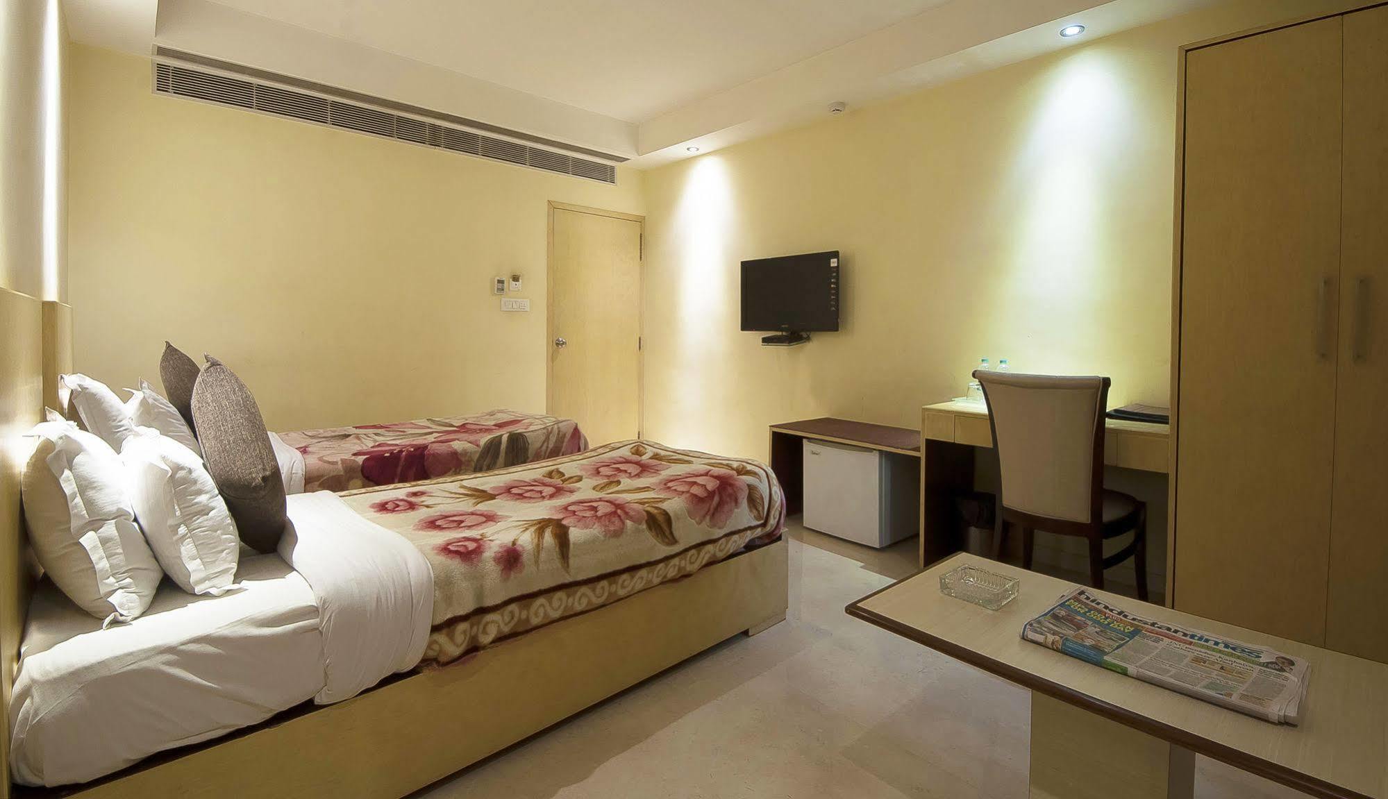 Mayur Hotel Neu-Delhi Exterior foto