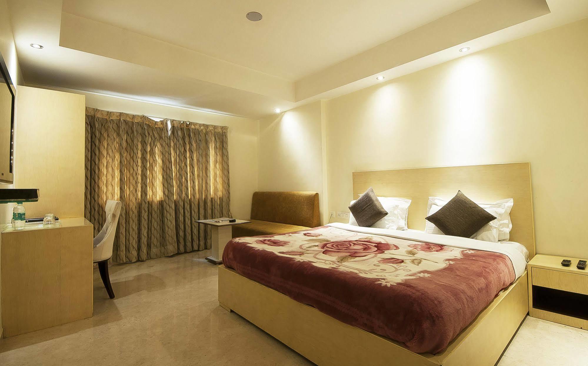 Mayur Hotel Neu-Delhi Exterior foto